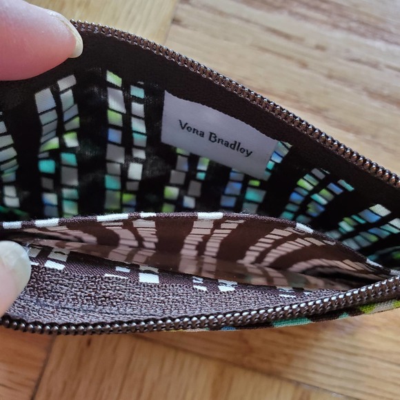 Vera Bradley Zip ID Case Rain Forest - Picture 3 of 3